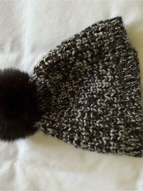 KYI KYI Chunky Knit Pom Beanie in Black & White